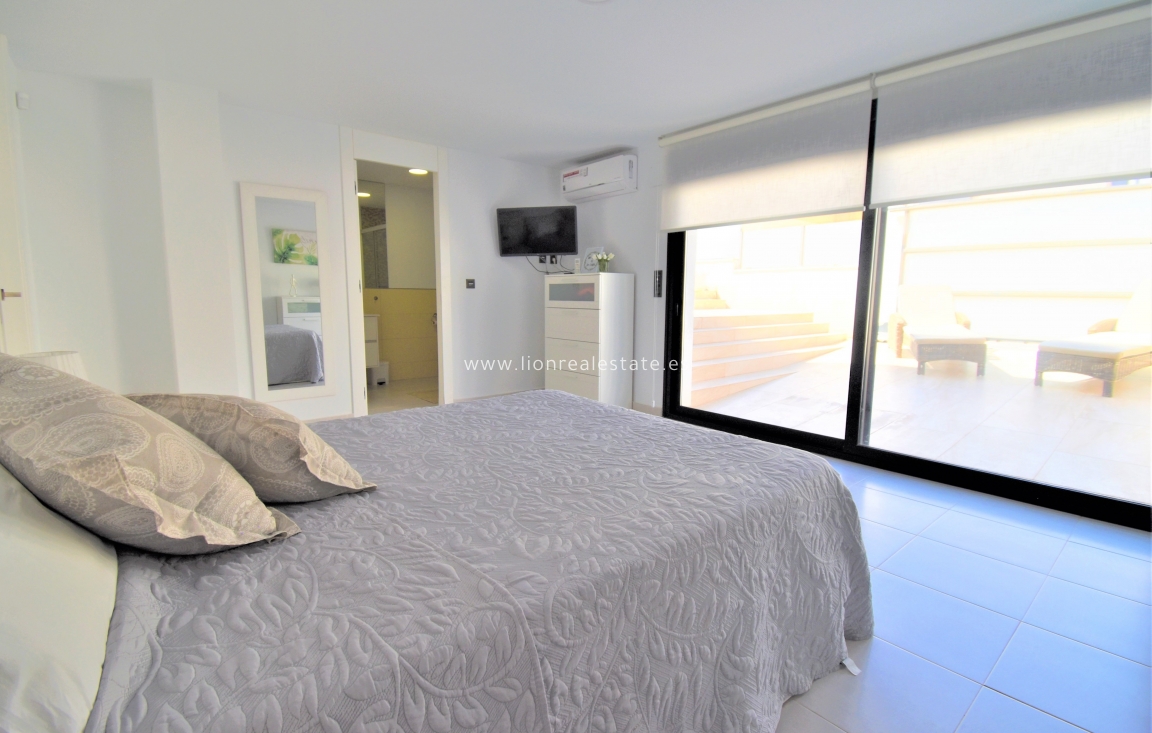 Перепродажа - Villa - Orihuela Costa - Villamartín