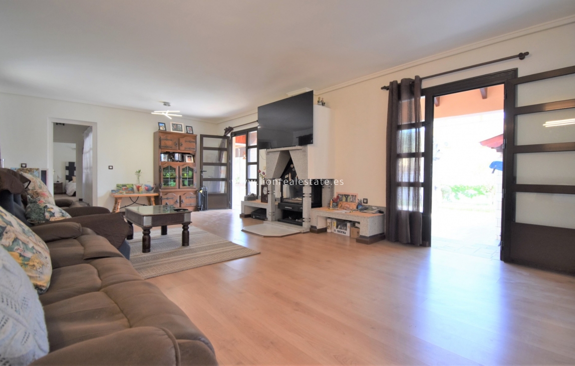 Перепродажа - Villa - Orihuela Costa - Villamartín