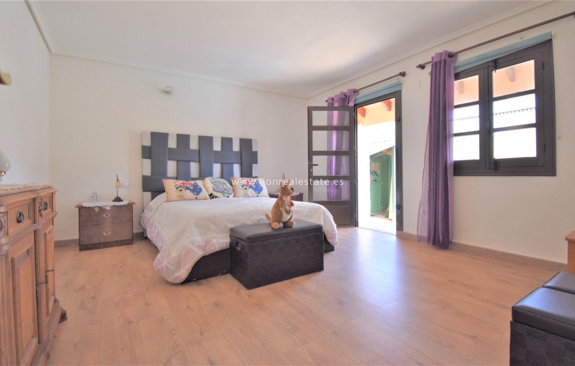 Перепродажа - Villa - Orihuela Costa - Villamartín