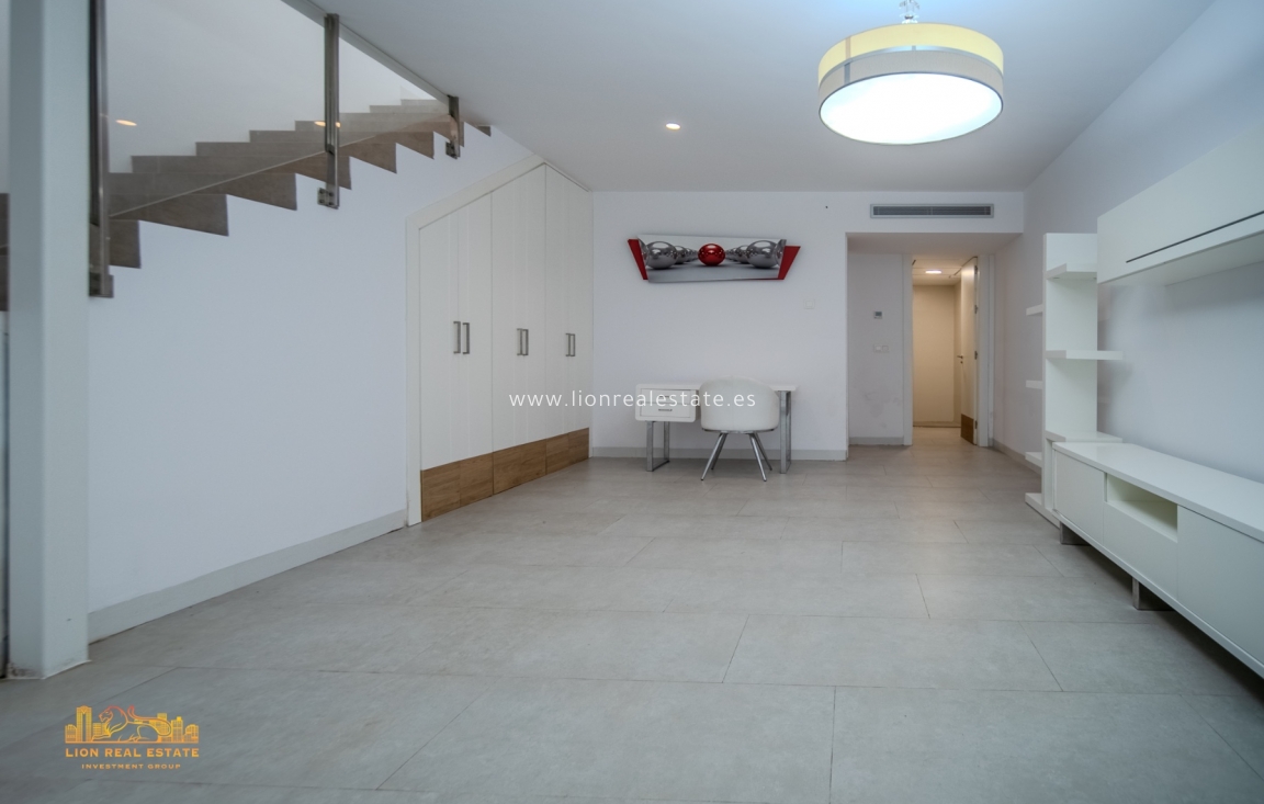 Перепродажа - Villa - Orihuela Costa - Villamartín