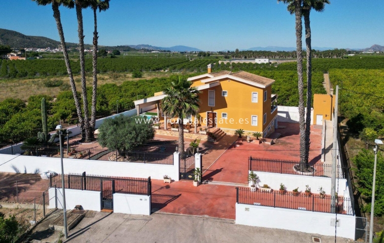 Перепродажа - Villa - Orihuela - Desamparados-Hurchillo-Torremendo