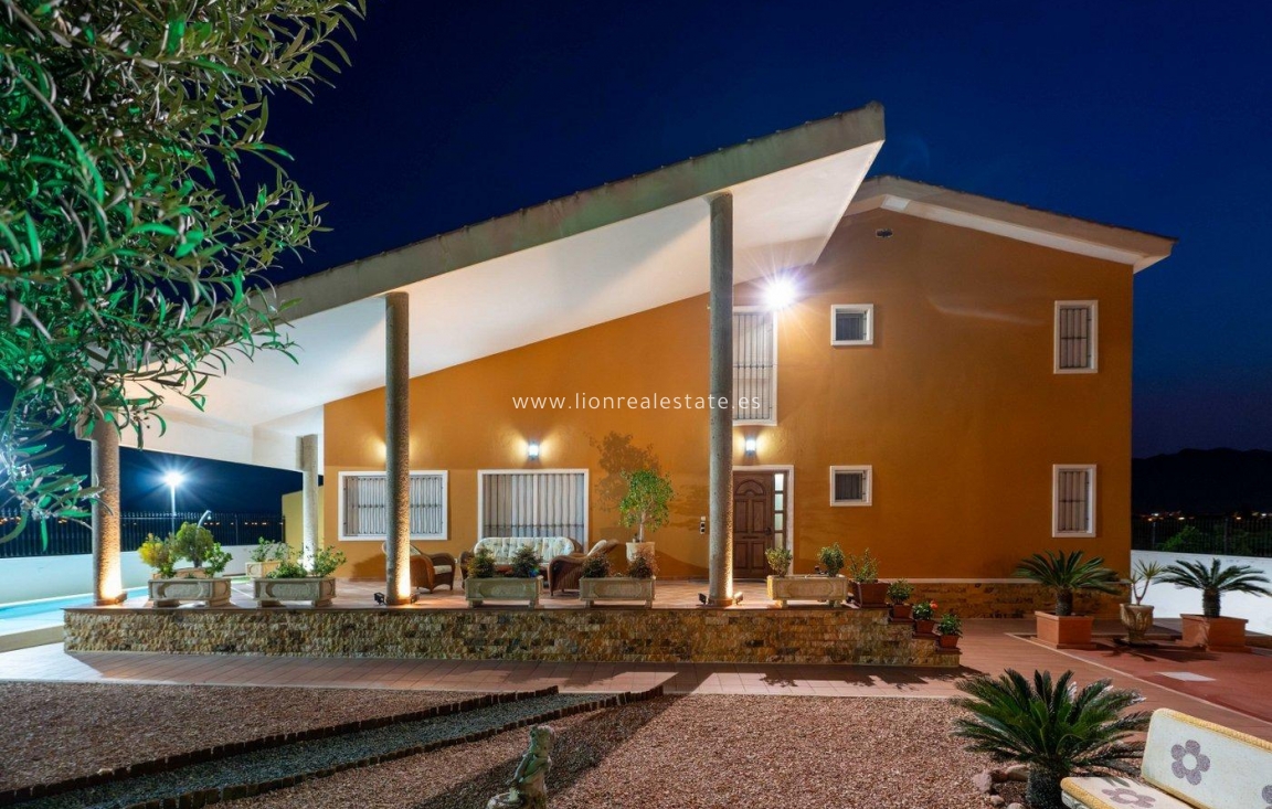 Перепродажа - Villa - Orihuela - Desamparados-Hurchillo-Torremendo