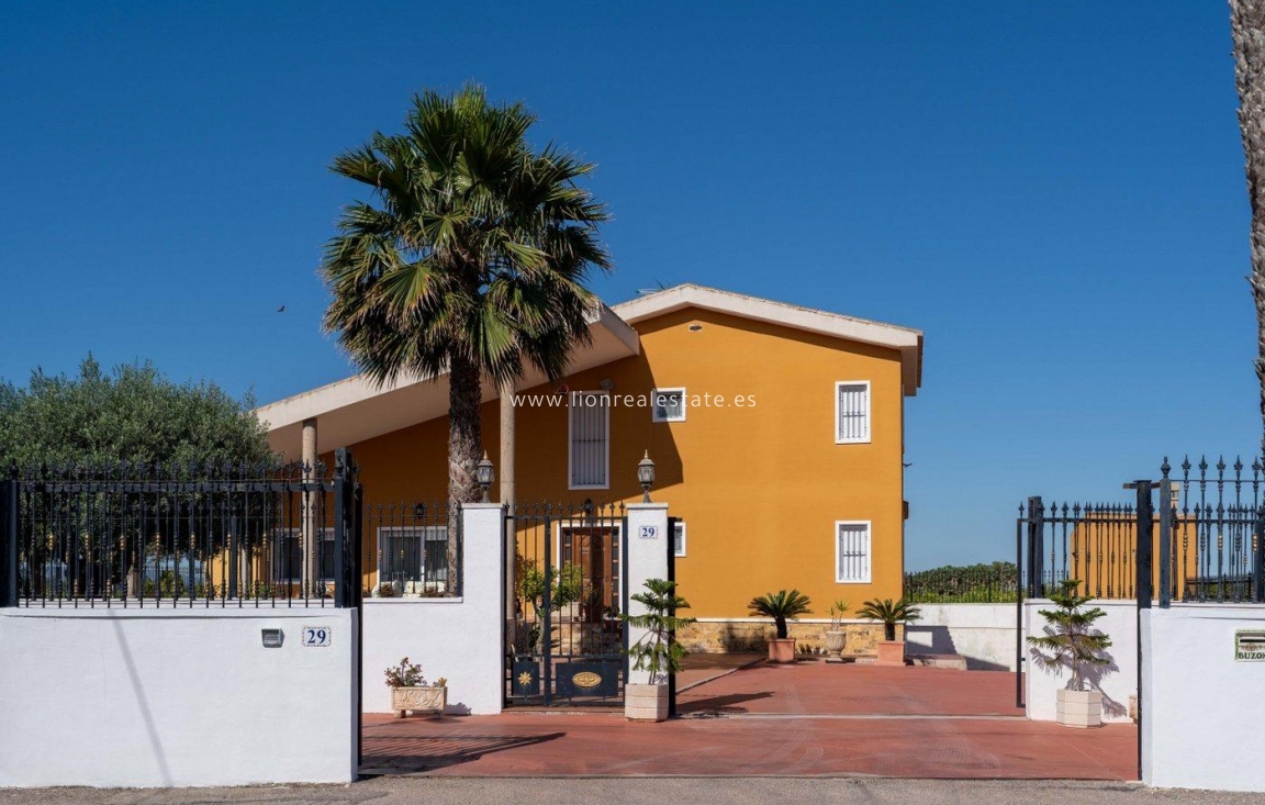 Перепродажа - Villa - Orihuela - Desamparados-Hurchillo-Torremendo