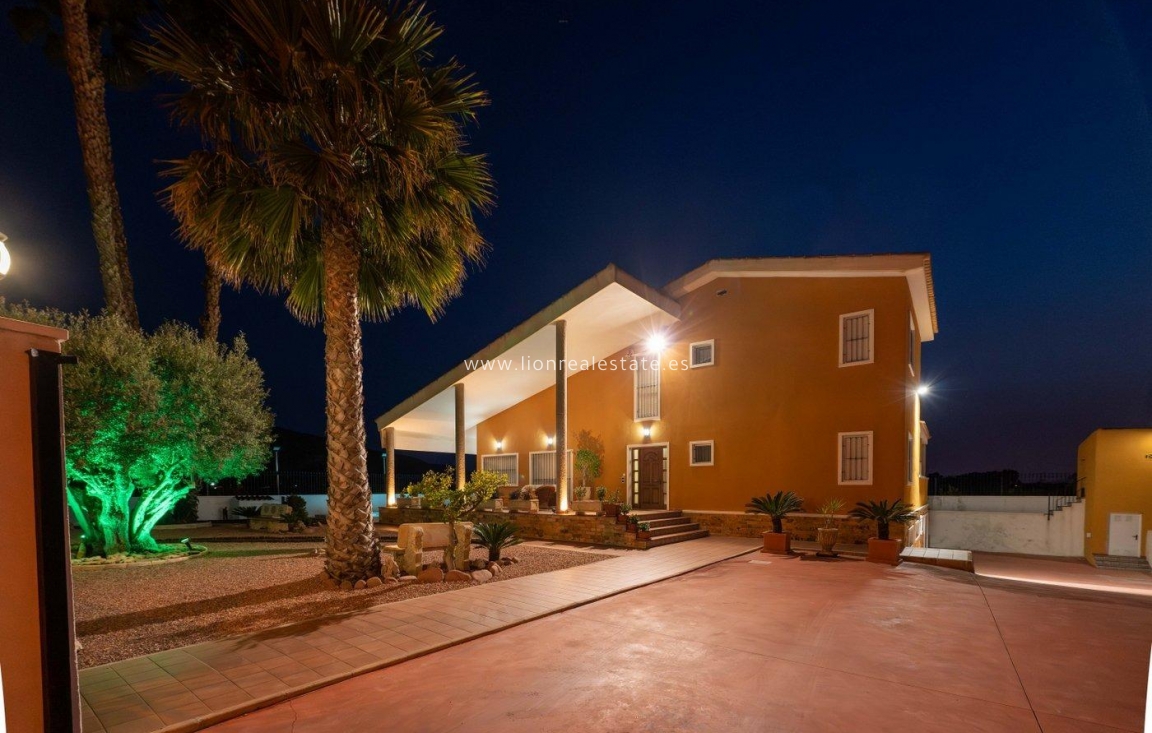 Перепродажа - Villa - Orihuela - Desamparados-Hurchillo-Torremendo