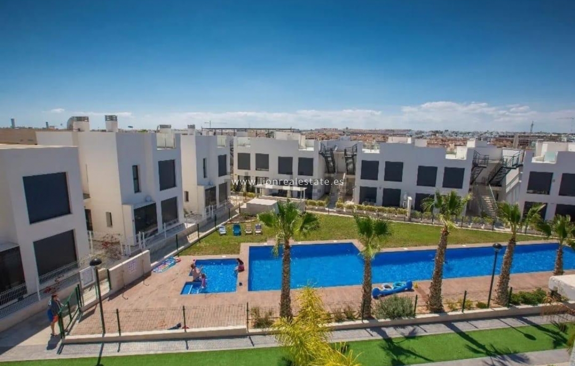 Перепродажа - Вилла / Полуотдельная - Torrevieja - Punta Prima