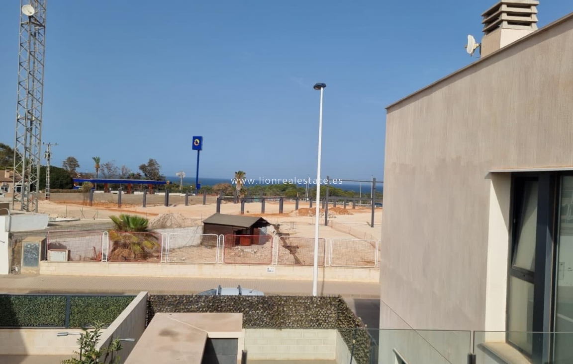 Перепродажа - Вилла / Полуотдельная - Torrevieja - Punta Prima