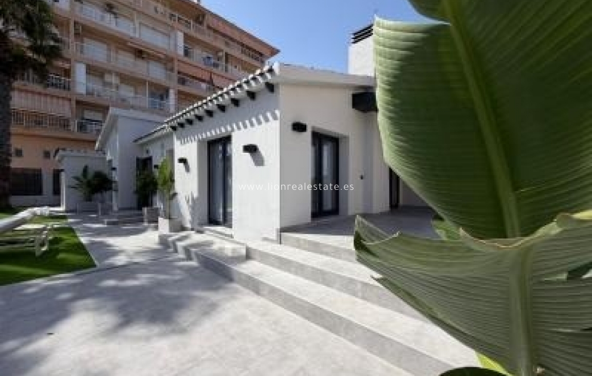Перепродажа - Villa - Punta Prima