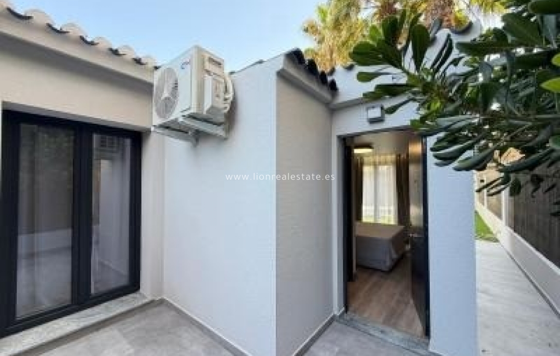 Перепродажа - Villa - Punta Prima