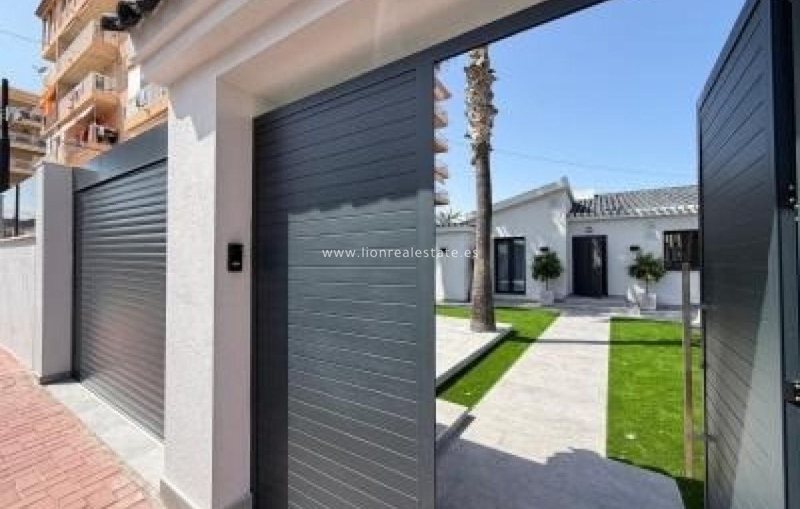 Перепродажа - Villa - Punta Prima