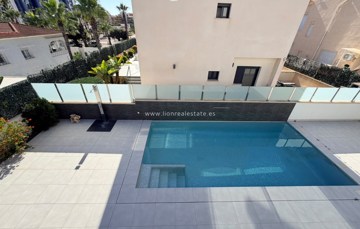 Перепродажа - Villa - Punta Prima