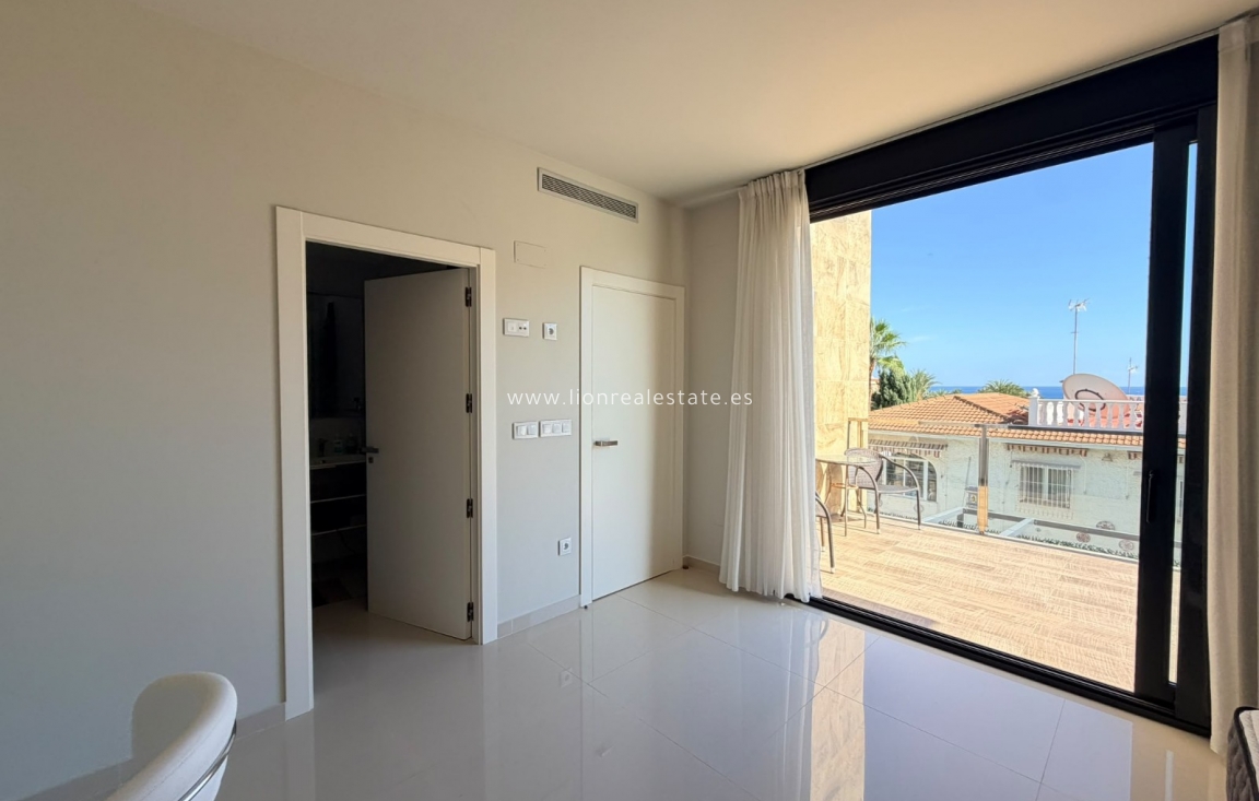 Перепродажа - Villa - Punta Prima