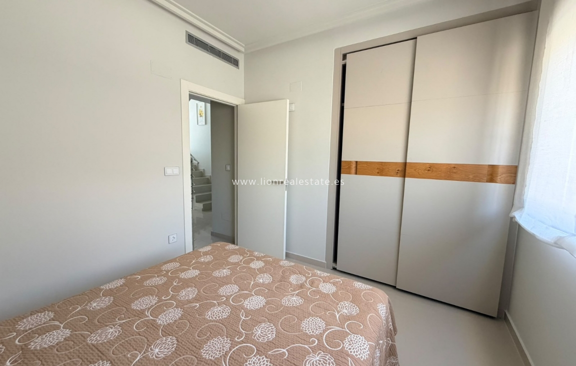 Перепродажа - Villa - Punta Prima