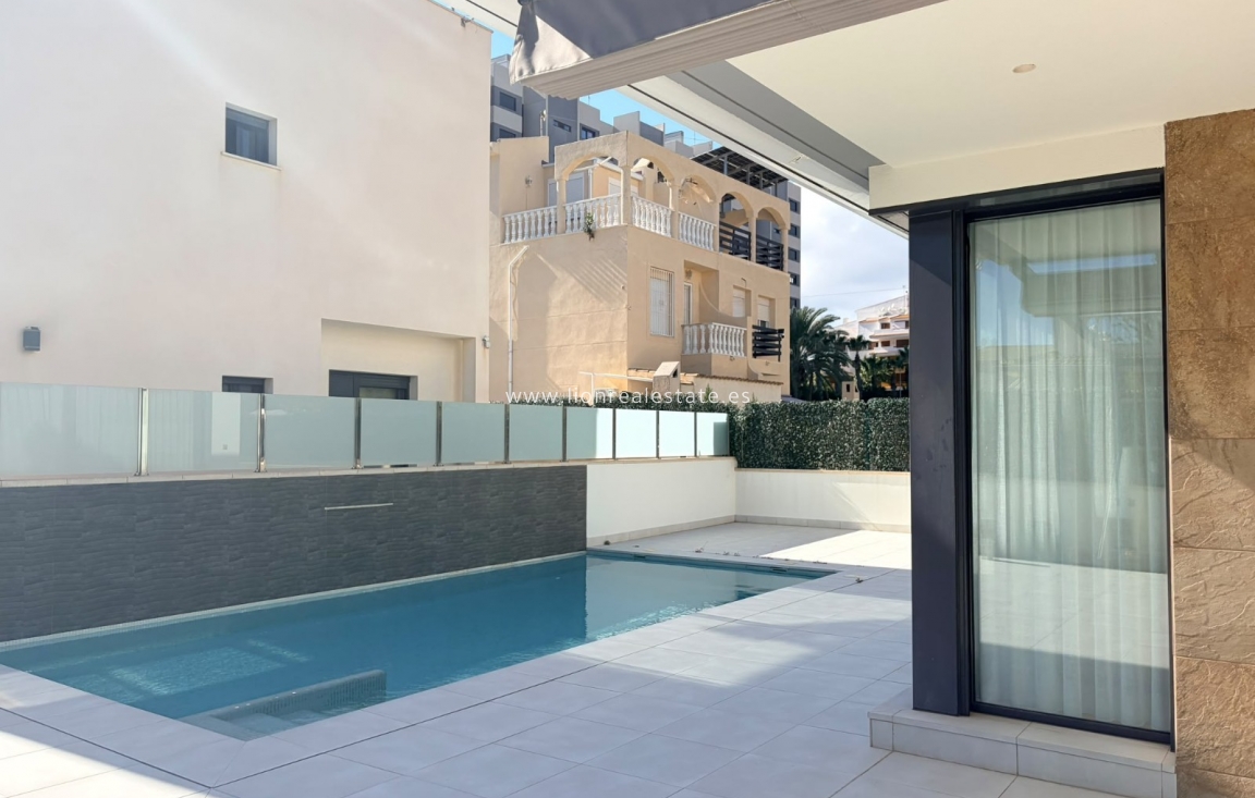 Перепродажа - Villa - Punta Prima
