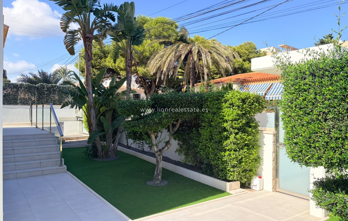 Перепродажа - Villa - Punta Prima
