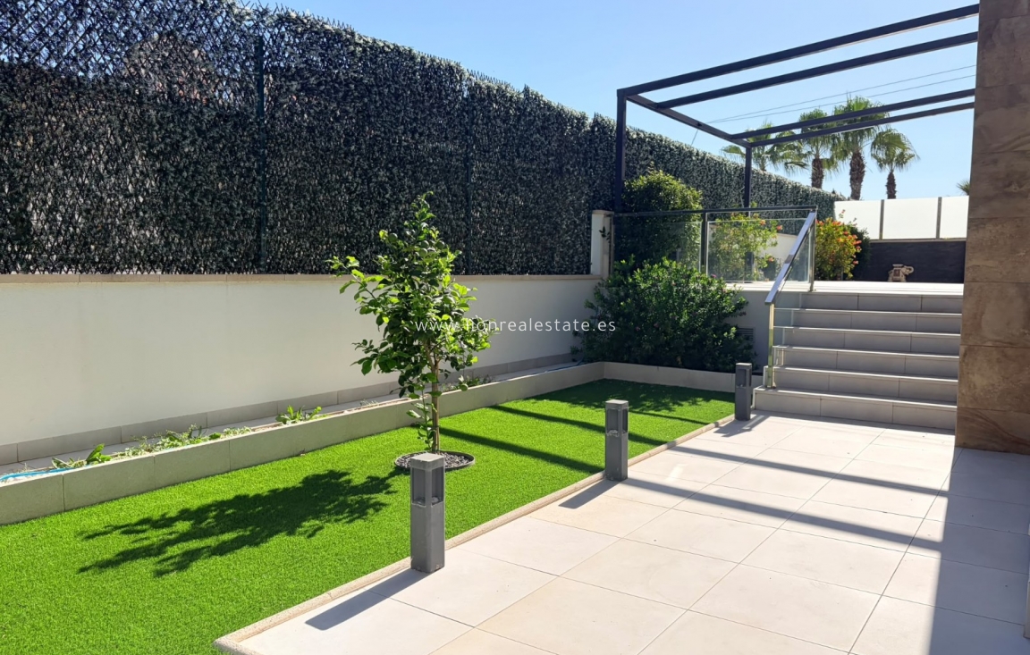 Перепродажа - Villa - Punta Prima