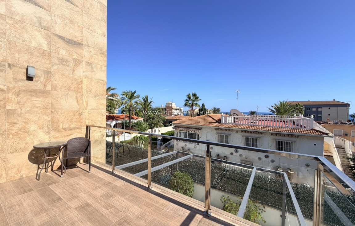 Перепродажа - Villa - Punta Prima