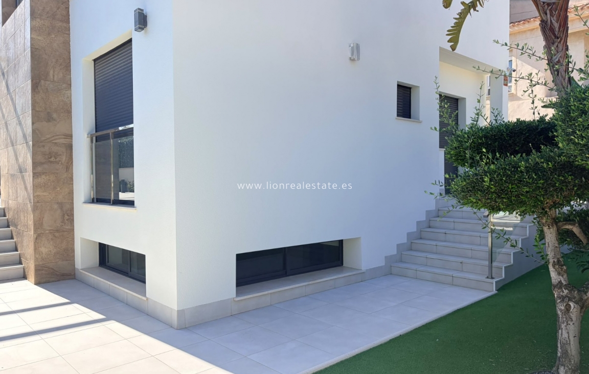 Перепродажа - Villa - Punta Prima