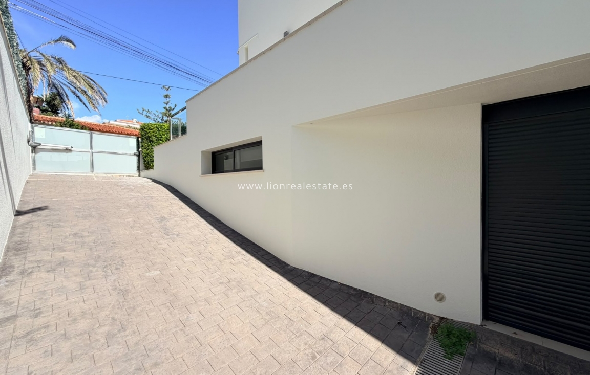 Перепродажа - Villa - Punta Prima