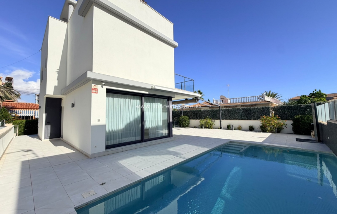 Перепродажа - Villa - Punta Prima