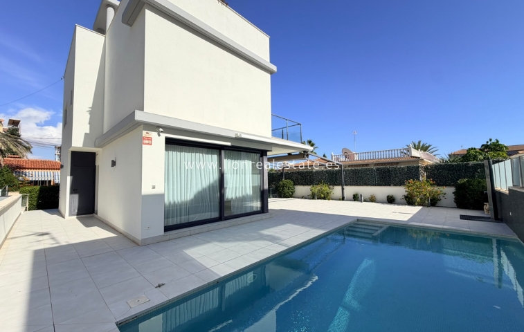 Перепродажа - Villa - Punta Prima