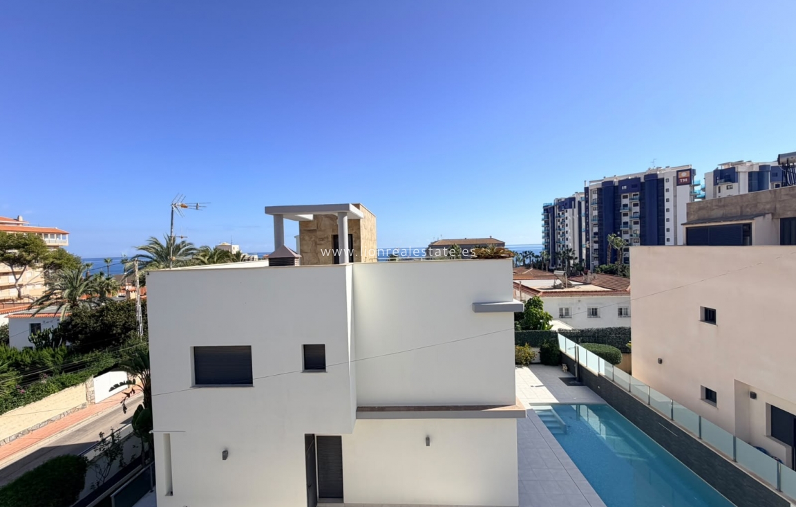 Перепродажа - Villa - Punta Prima