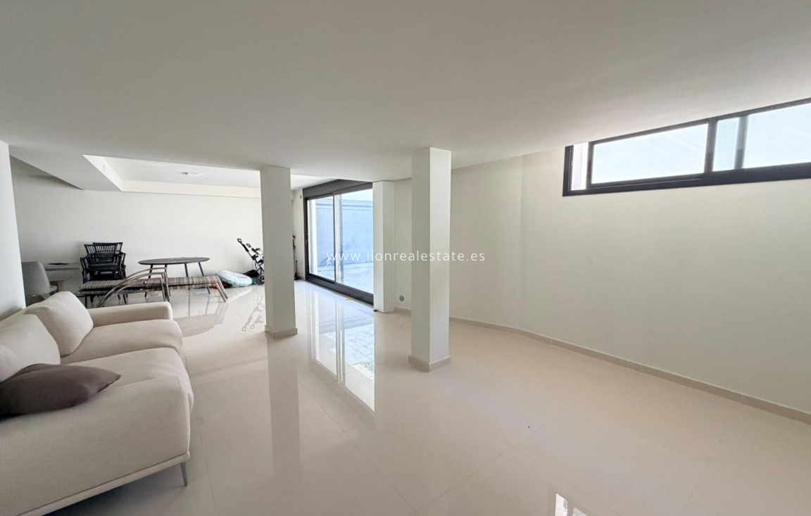 Перепродажа - Villa - Punta Prima