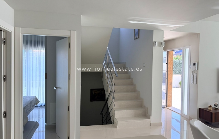 Перепродажа - Villa - Punta Prima