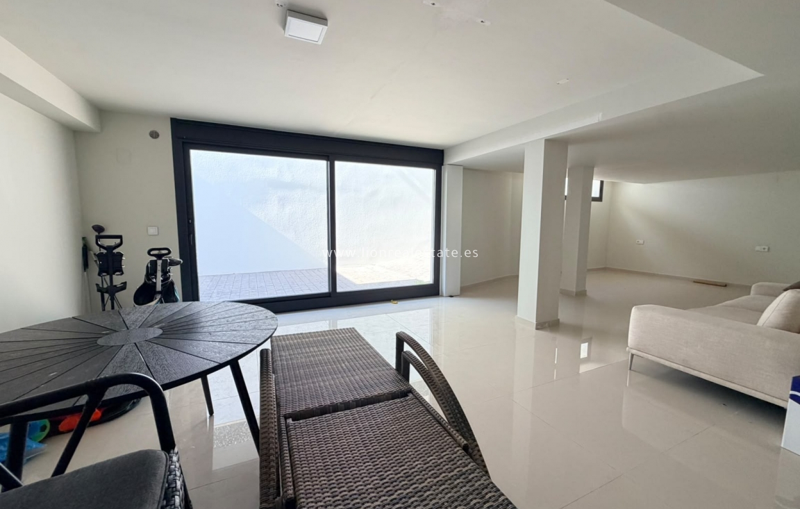 Перепродажа - Villa - Punta Prima