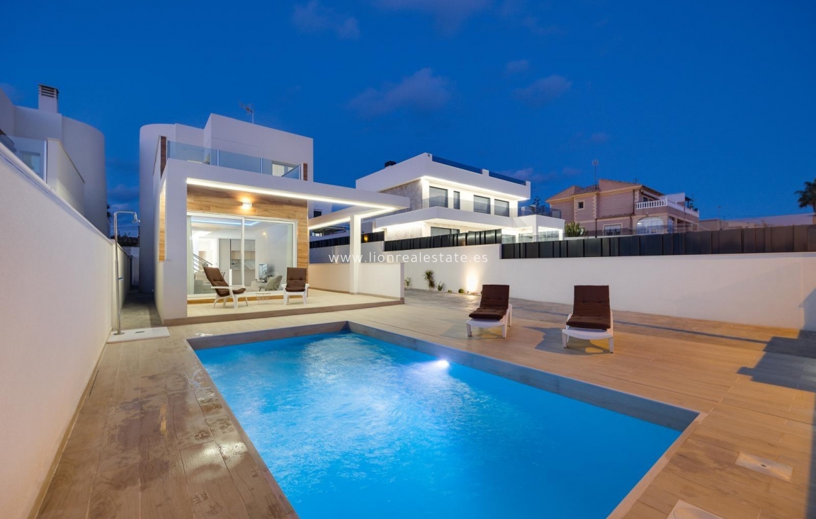 Перепродажа - Villa - Torrevieja - Aguas Nuevas