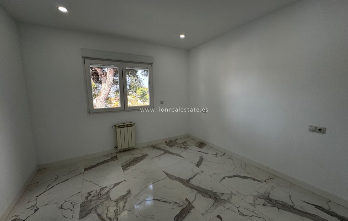 Перепродажа - Villa - Torrevieja - Los Balcones - Los Altos del Edén