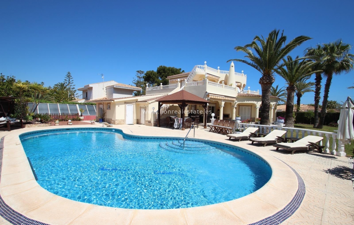 Перепродажа - Villa - Torrevieja - Punta Prima