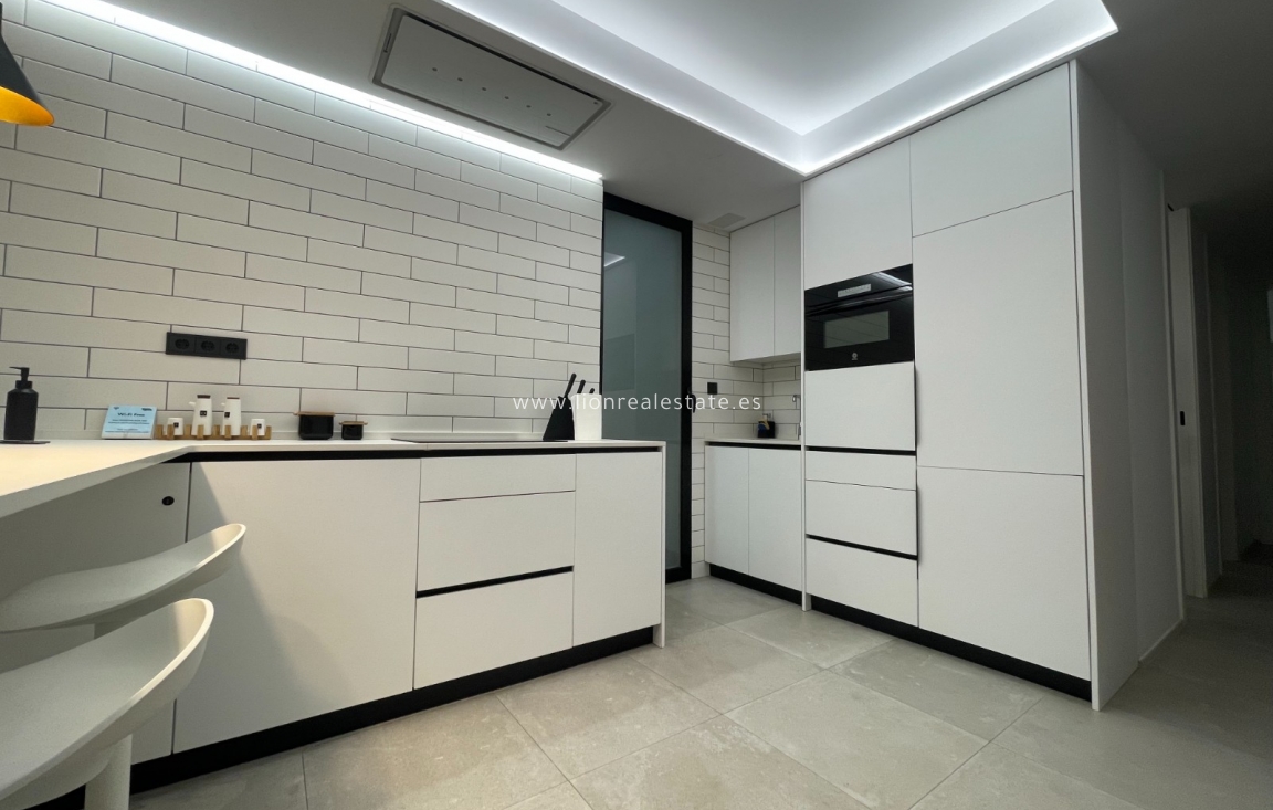 Resale - Apartment / flat - Alicante - Center