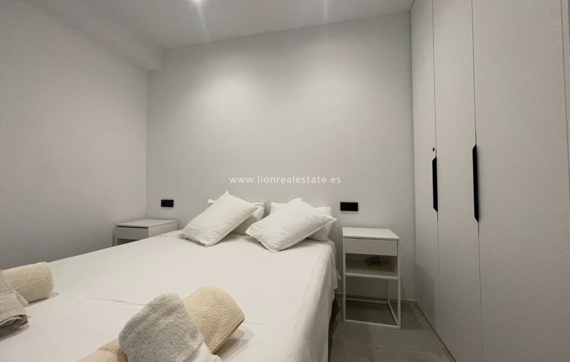 Resale - Apartment / flat - Alicante - Center