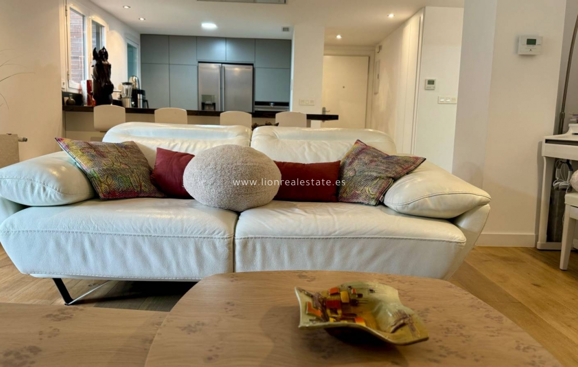 Resale - Apartment / flat - Alicante - Vistahermosa