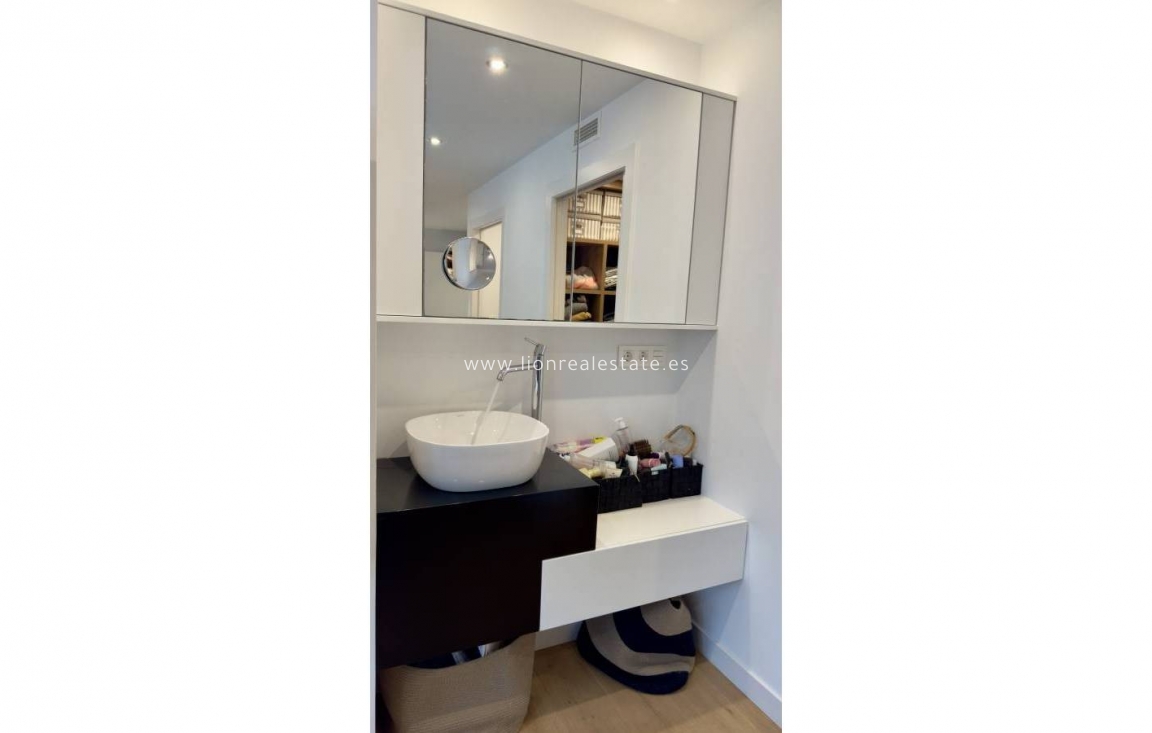 Resale - Apartment / flat - Alicante - Vistahermosa