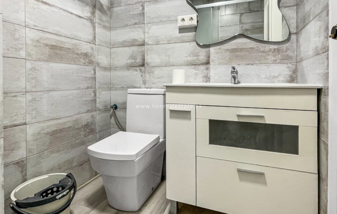 Resale - Apartment / flat - Guardamar del Segura - Pueblo