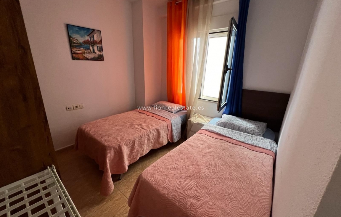 Resale - Apartment / flat - La Mata