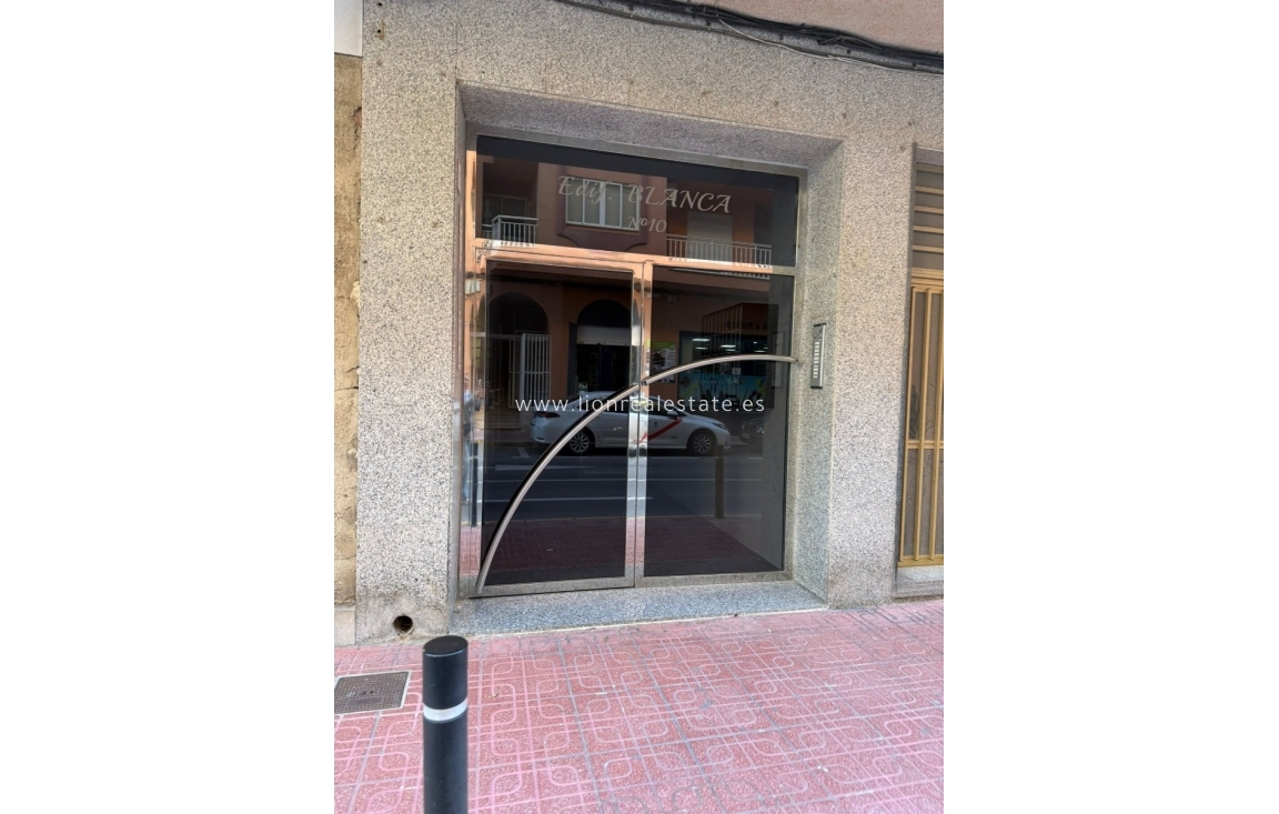 Resale - Apartment / flat - La Mata