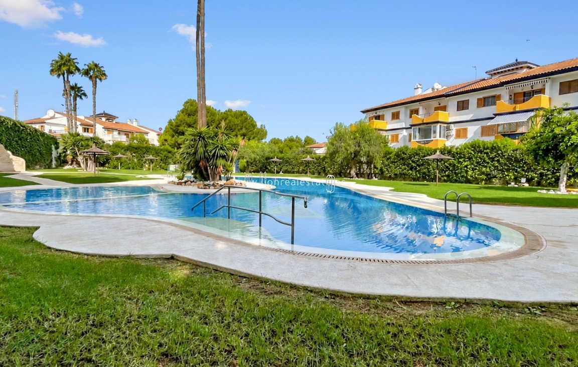Resale - Apartment / flat - Mil Palmeras