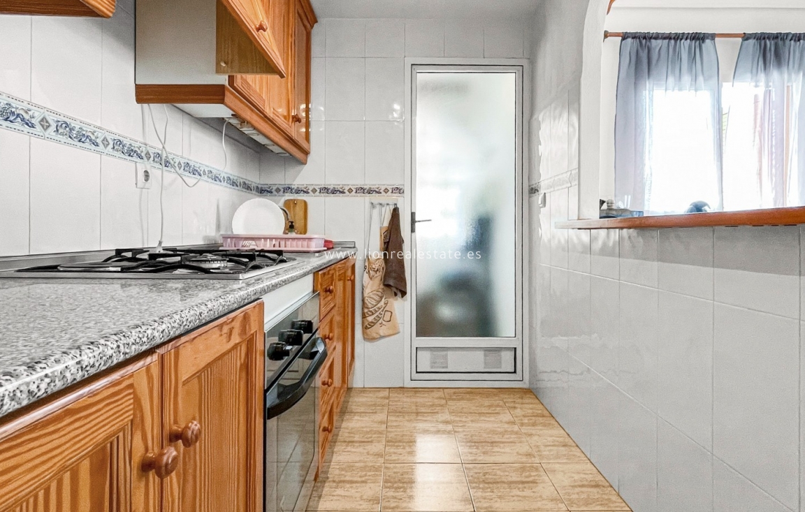Resale - Apartment / flat - Mil Palmeras