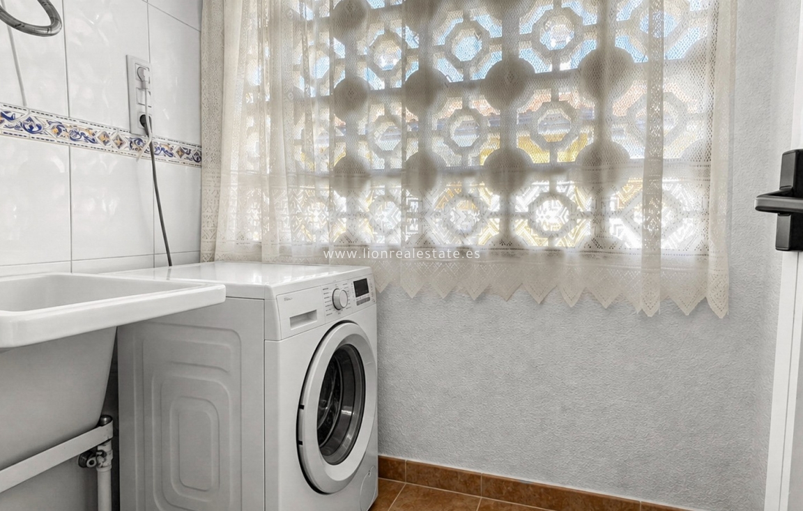 Resale - Apartment / flat - Mil Palmeras