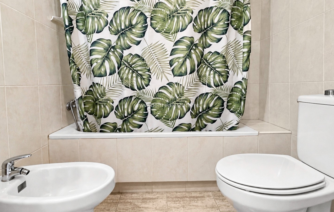 Resale - Apartment / flat - Mil Palmeras