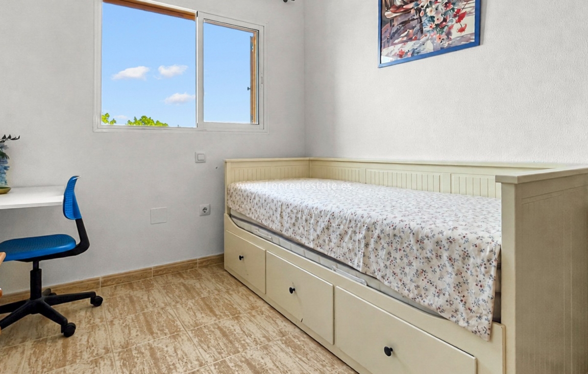 Resale - Apartment / flat - Mil Palmeras