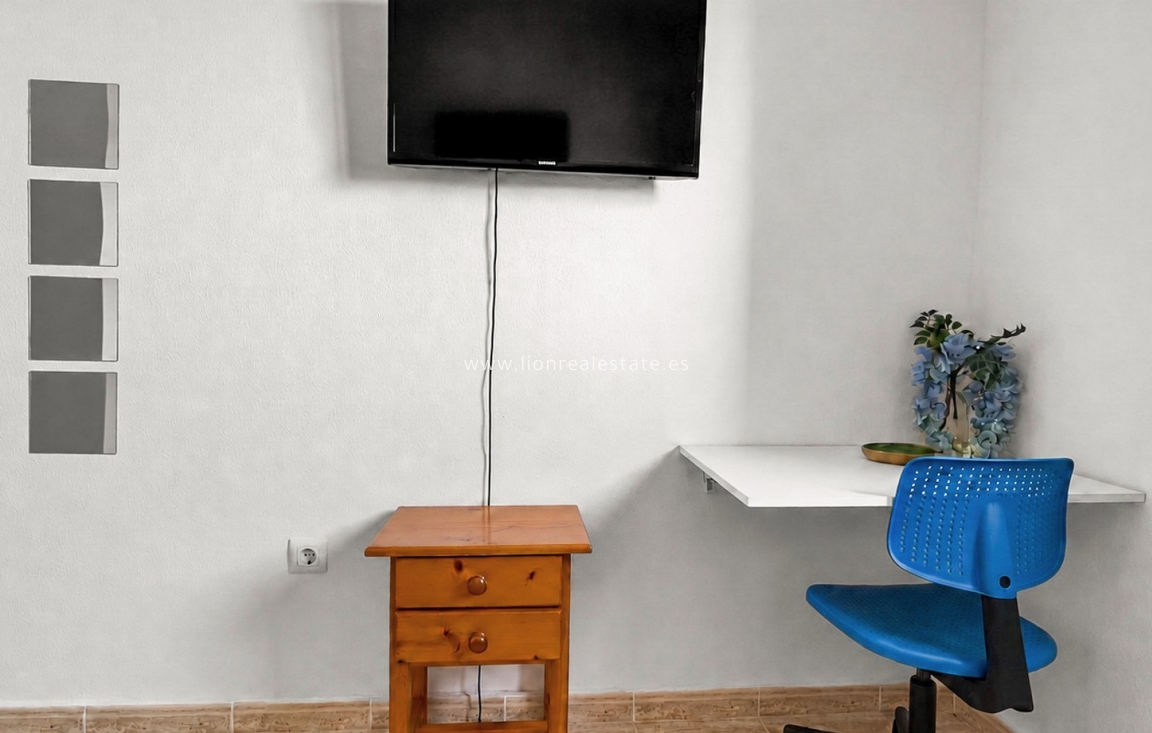 Resale - Apartment / flat - Mil Palmeras