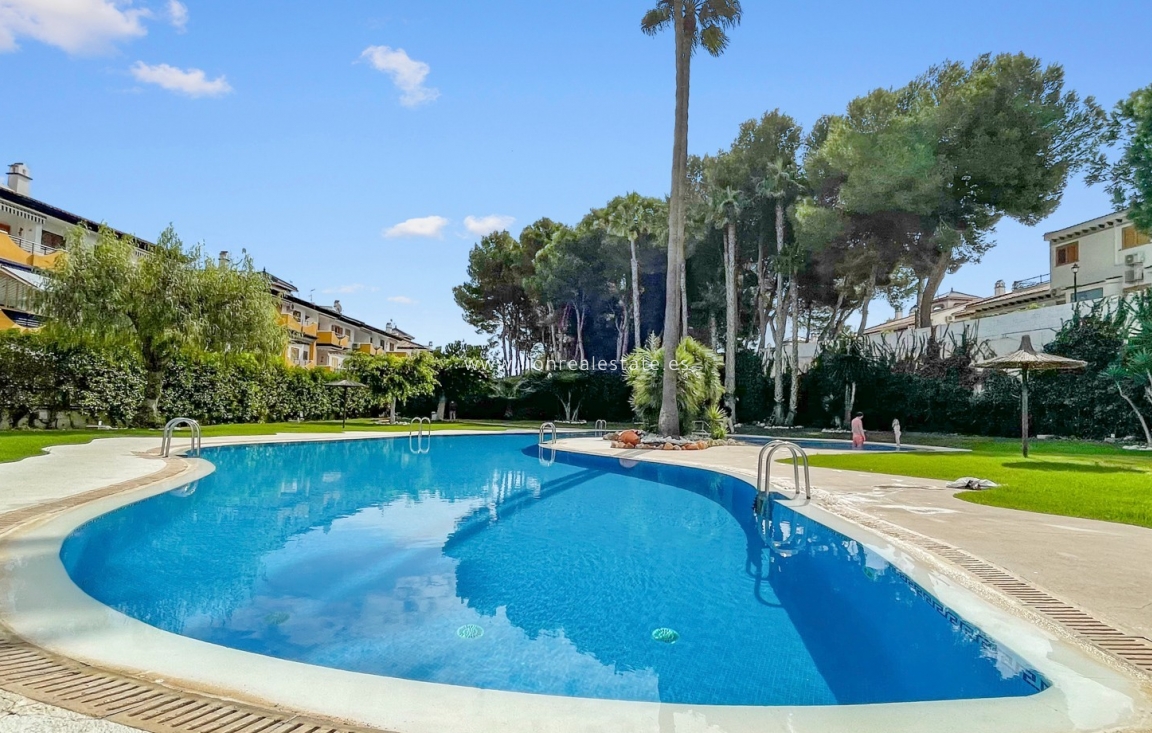 Resale - Apartment / flat - Mil Palmeras