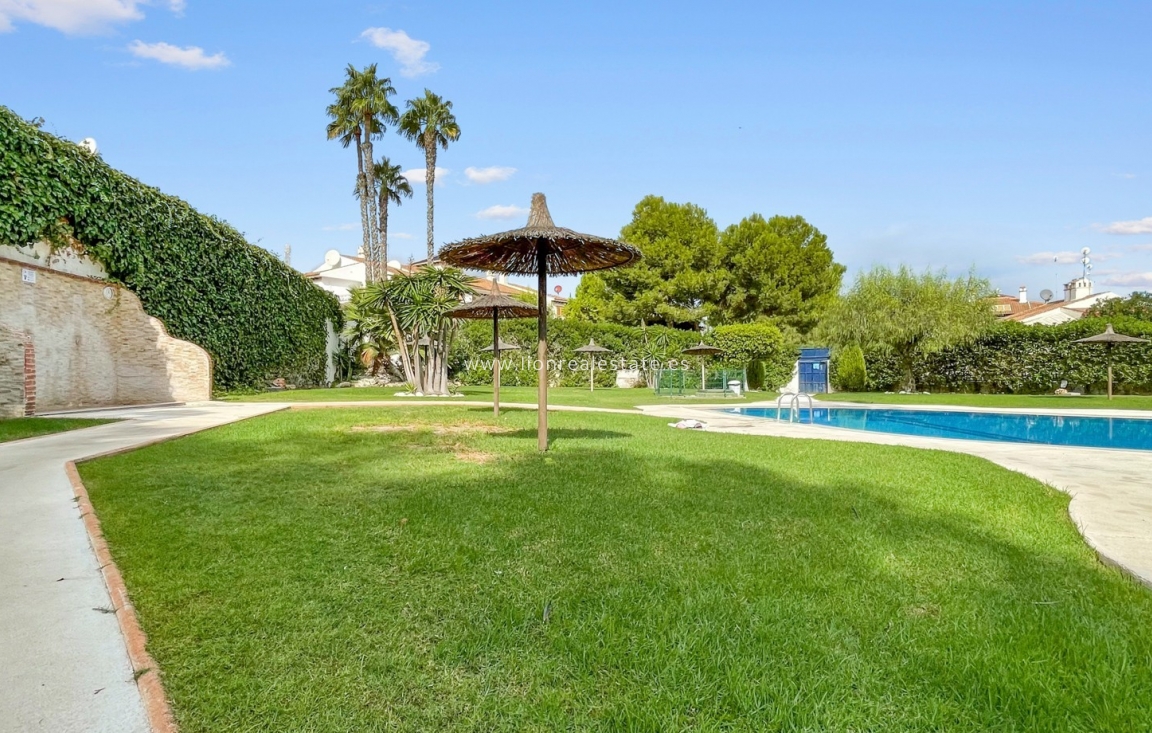 Resale - Apartment / flat - Mil Palmeras