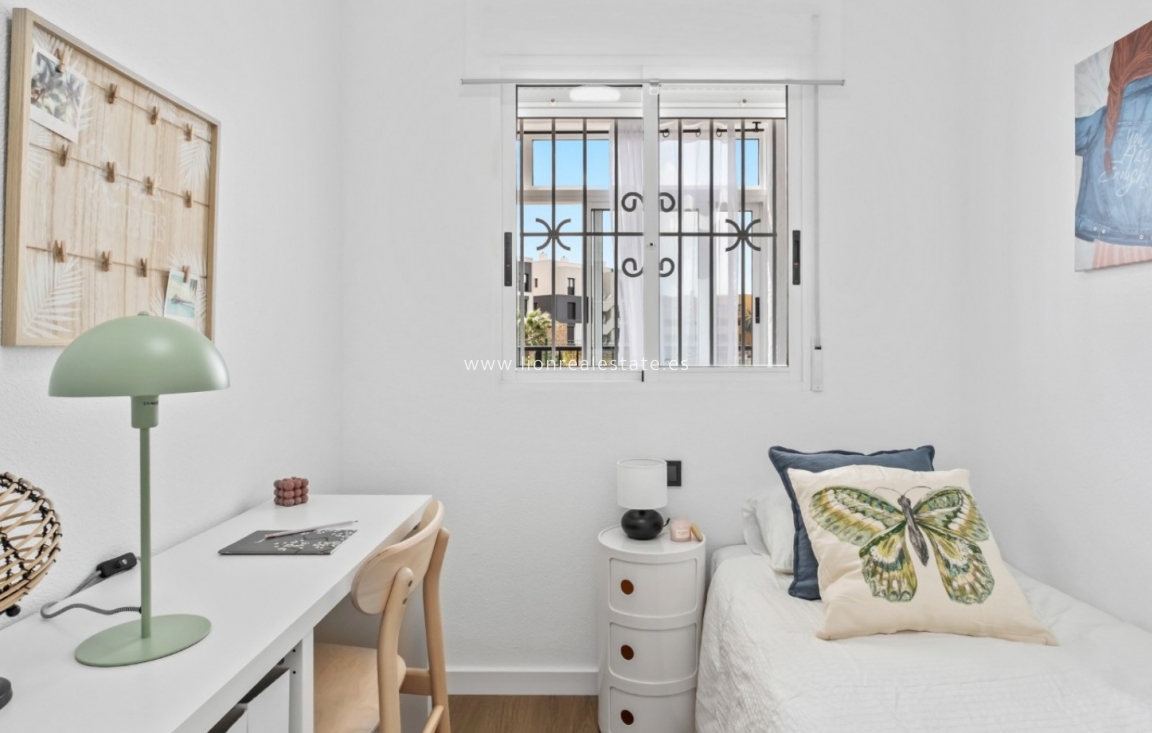 Resale - Apartment / flat - Orihuela Costa - La Florida