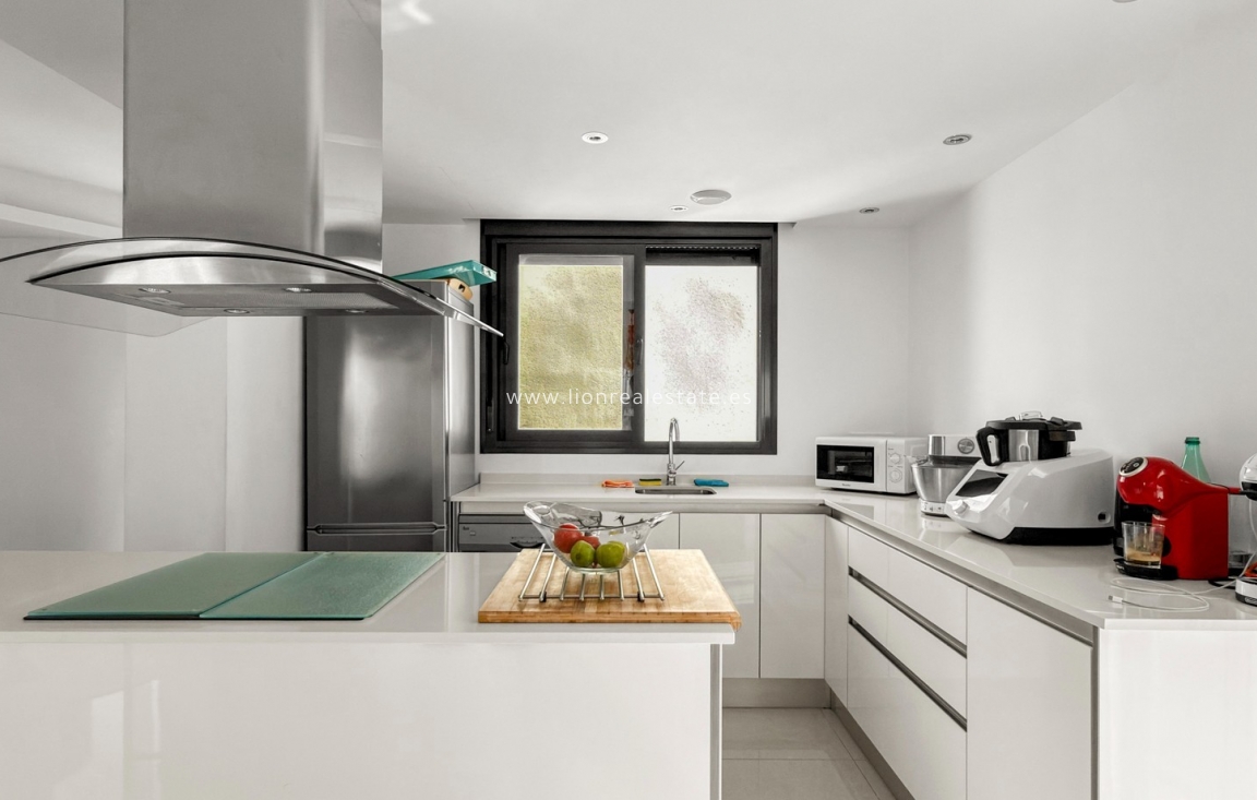 Resale - Apartment / flat - Orihuela Costa - La Zenia