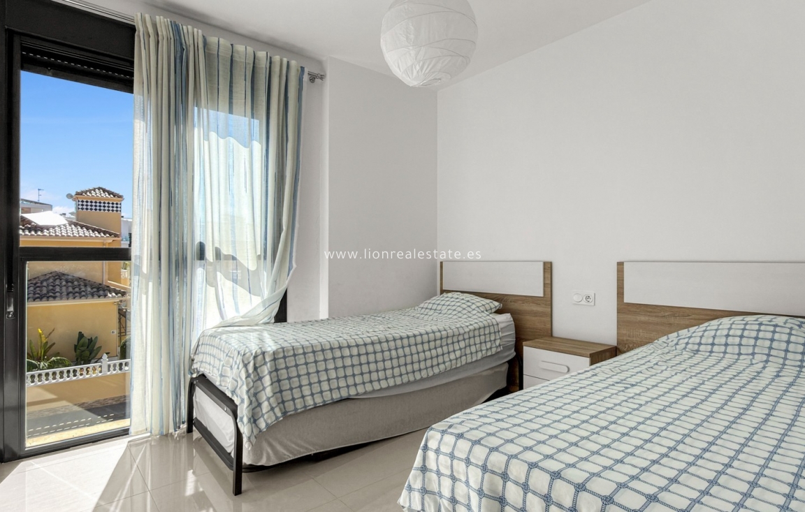 Resale - Apartment / flat - Orihuela Costa - La Zenia