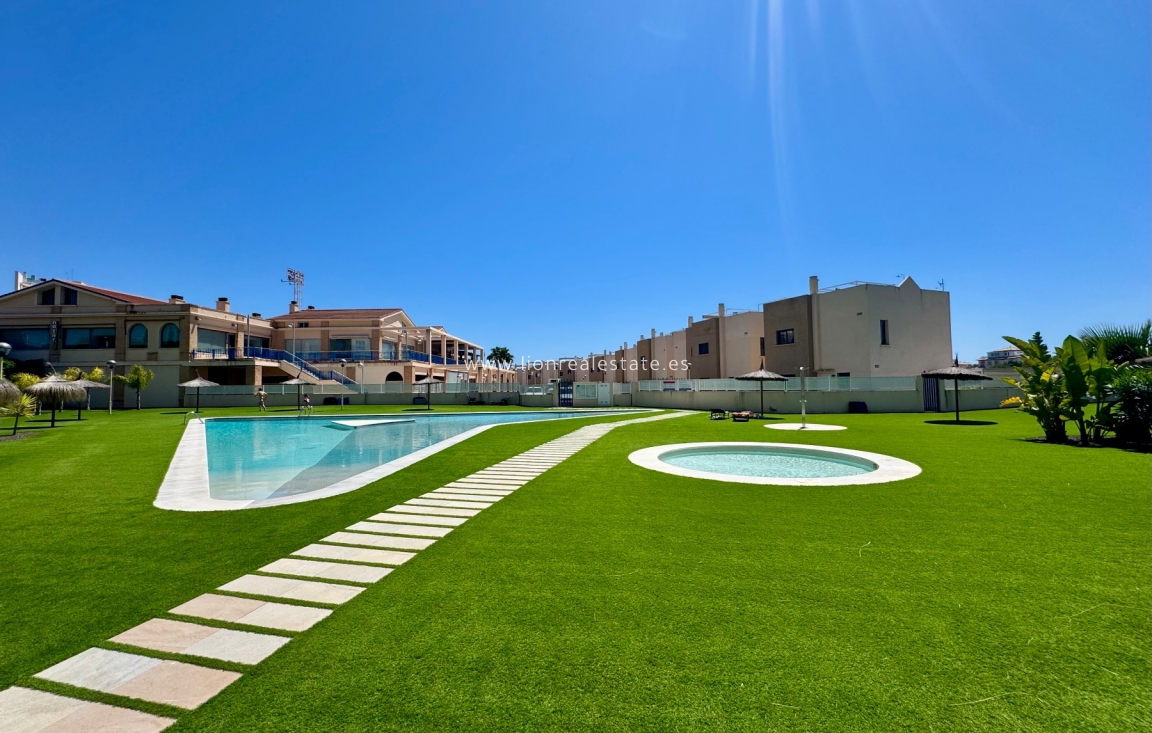 Resale - Apartment / flat - Orihuela Costa - La Zenia
